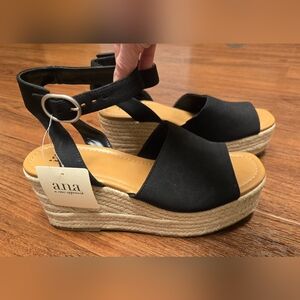 New In Box Womens A.n.a Laskie Black 3in Wedge Heel Sandal Size 7.5